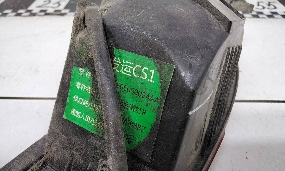 Фонарь задний в бампер правый