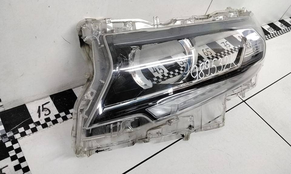 Стекло фары левой