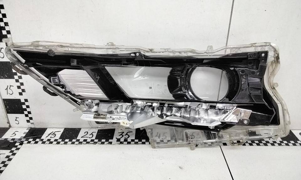 Стекло фары левой