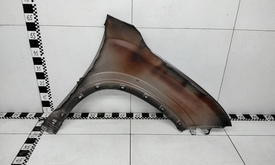 Крыло переднее левое