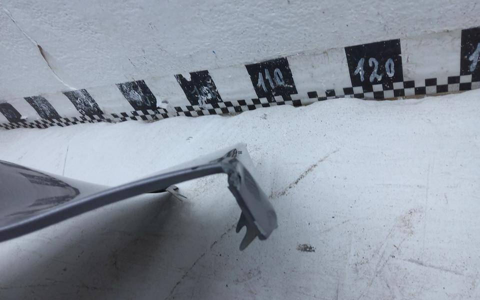 Крыло переднее правое