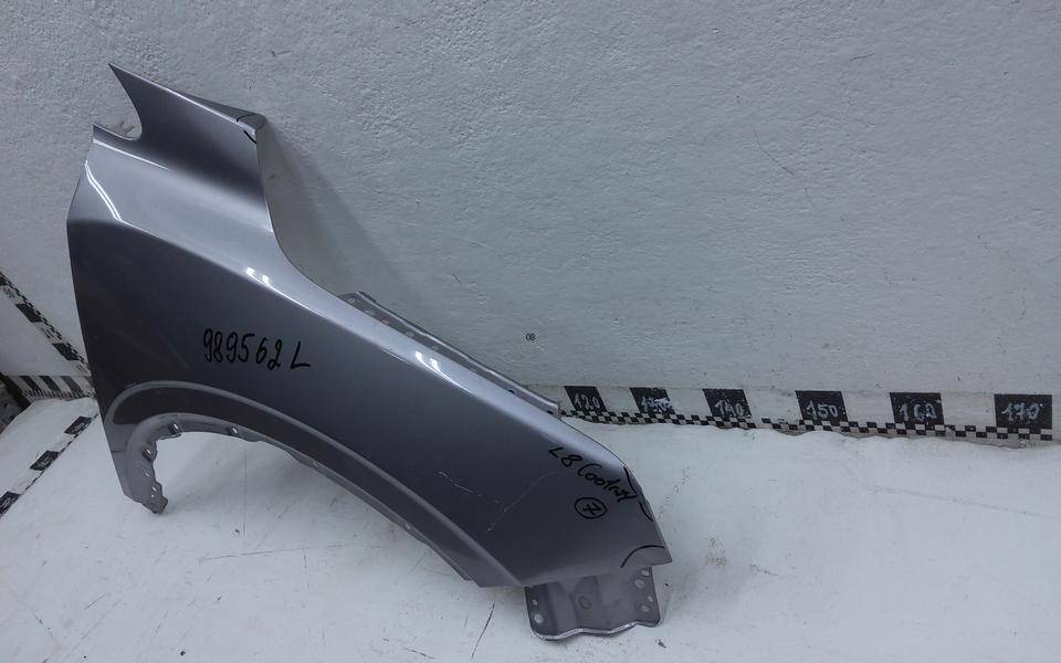 Крыло переднее правое