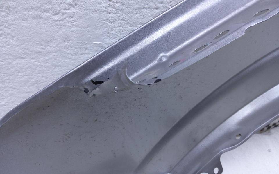 Крыло переднее правое