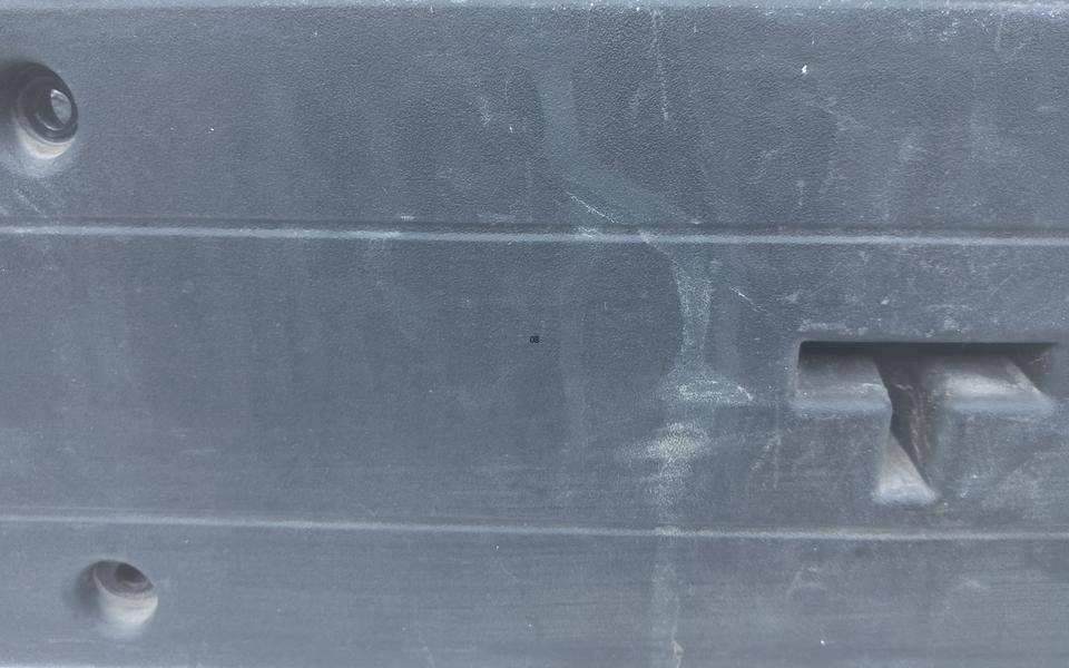 Накладка переднего бампера под номер