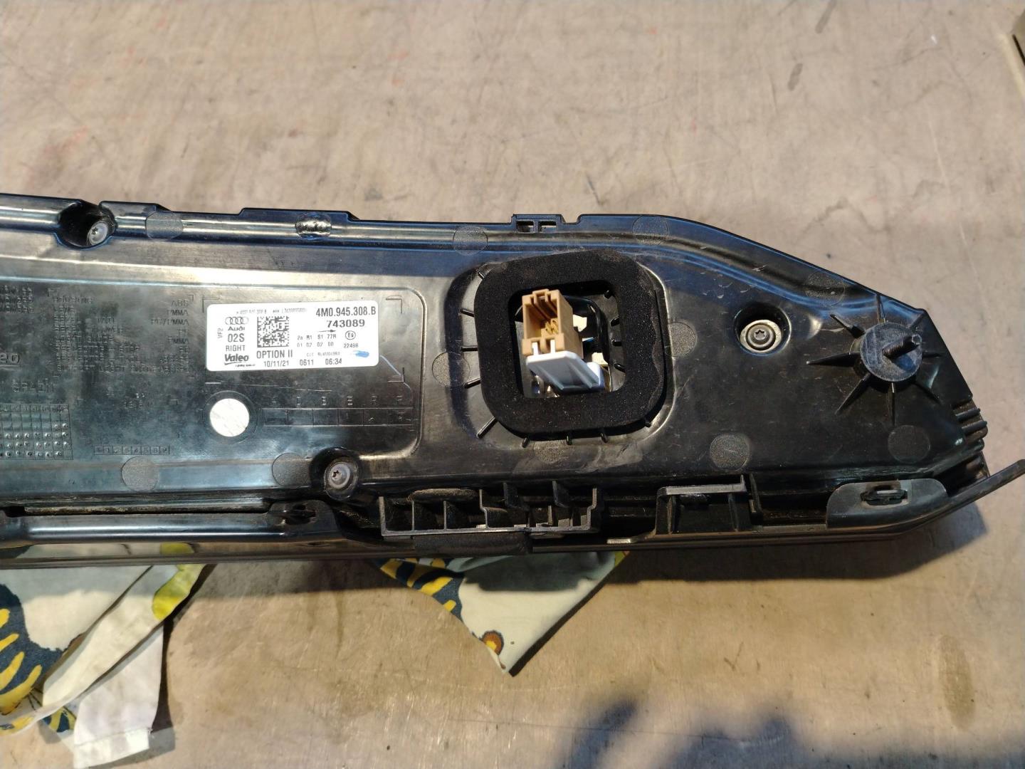 Фонарь задний правый