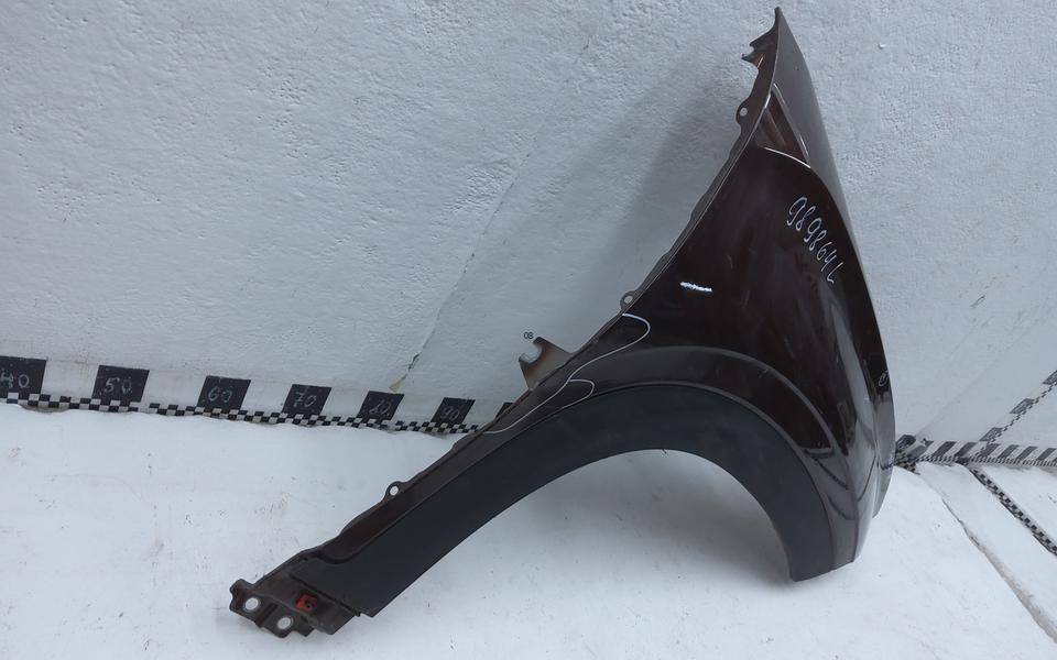 Крыло переднее правое