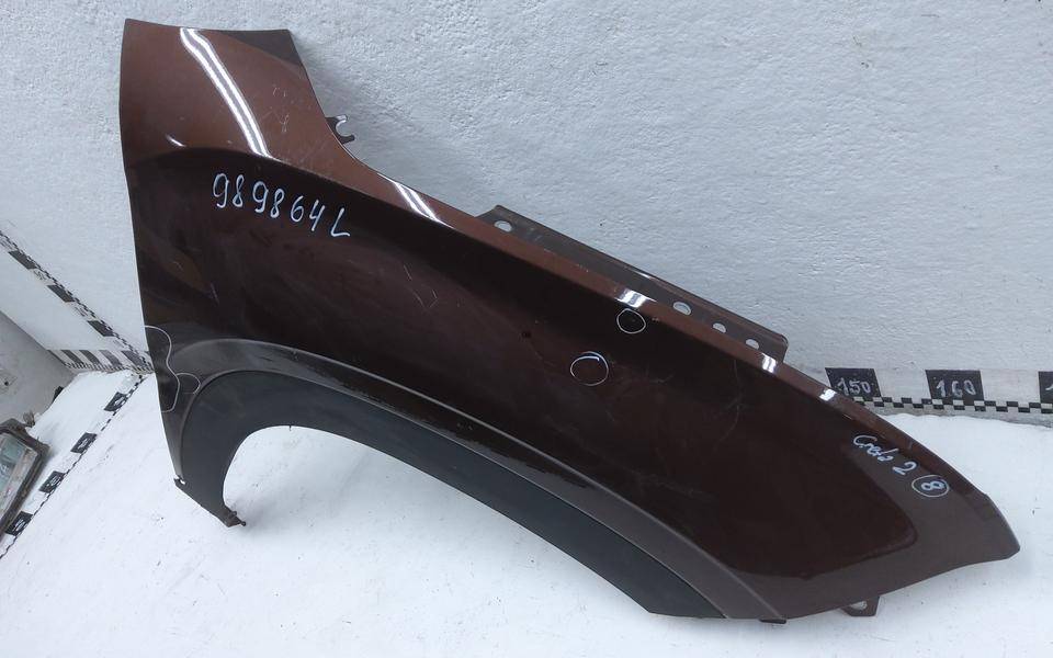 Крыло переднее правое