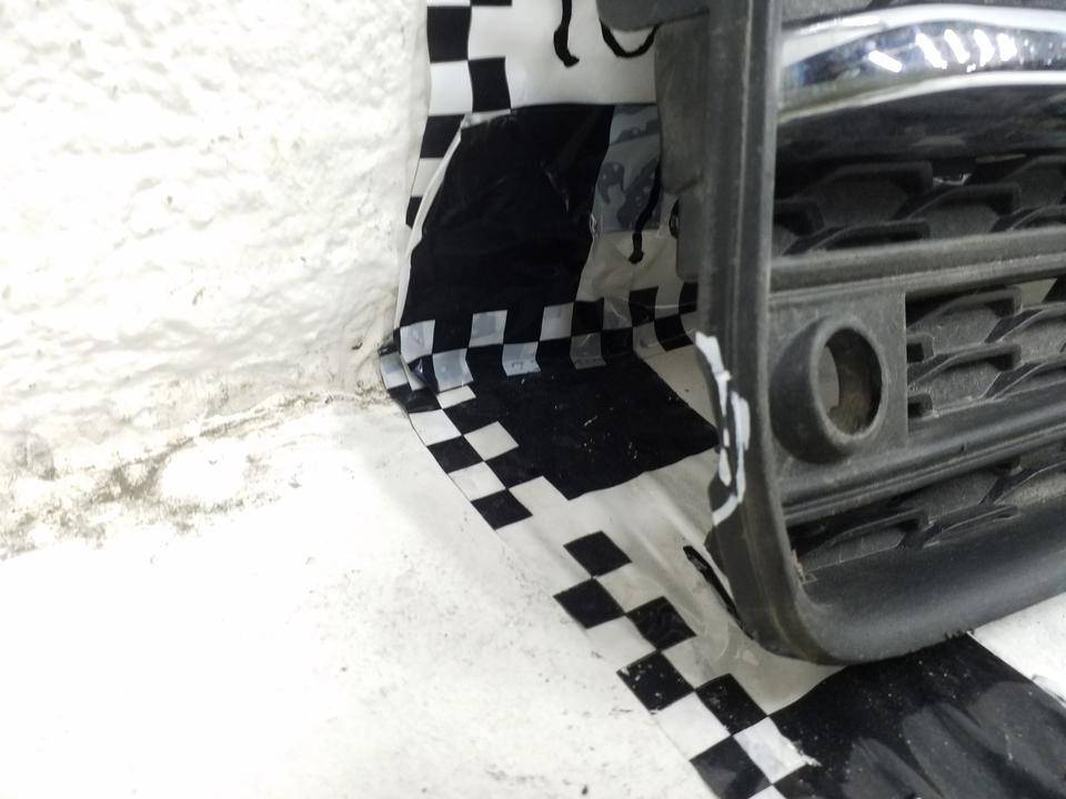 Заглушка бампера правая