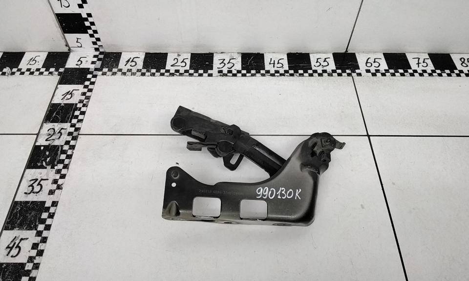 Петля капота левая