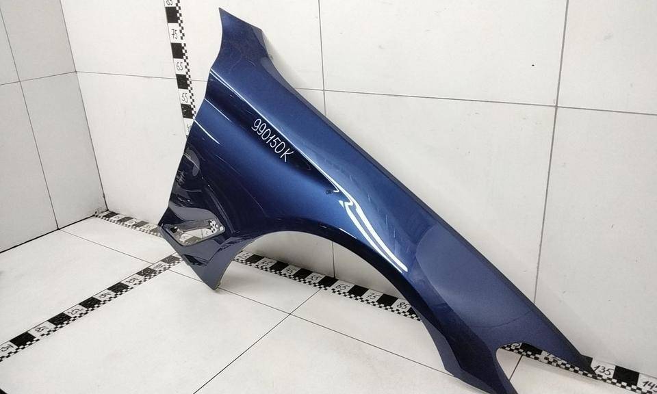 Крыло переднее правое