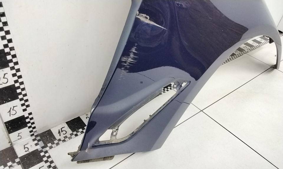 Крыло переднее правое
