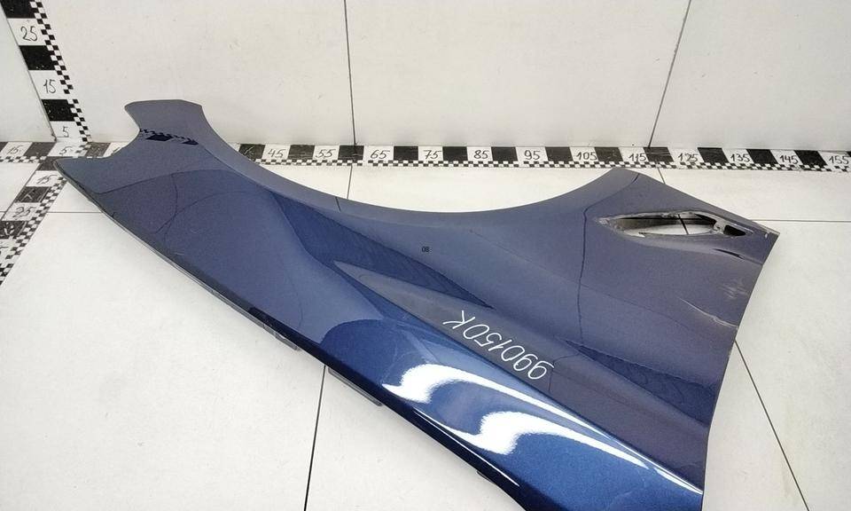 Крыло переднее правое