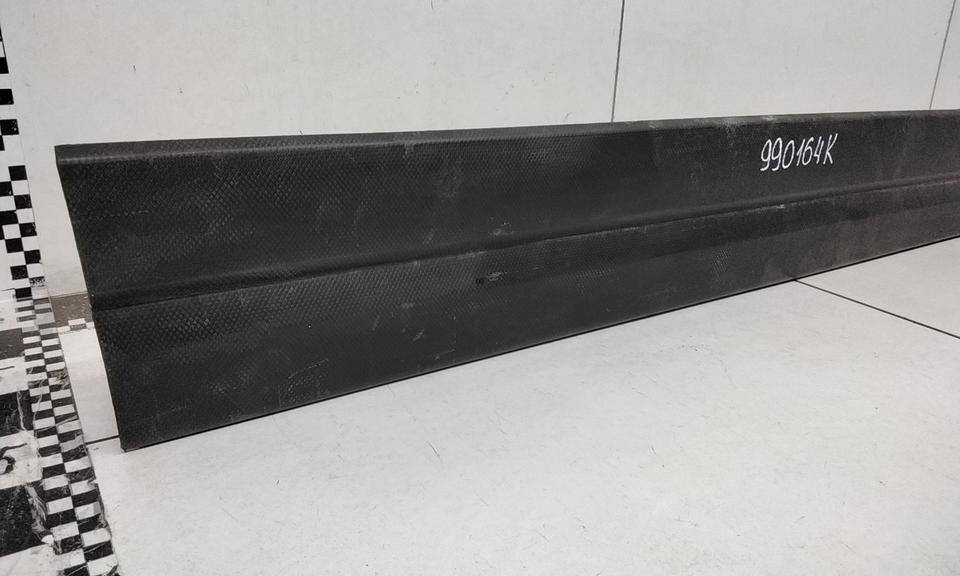 Накладка двери передней правой