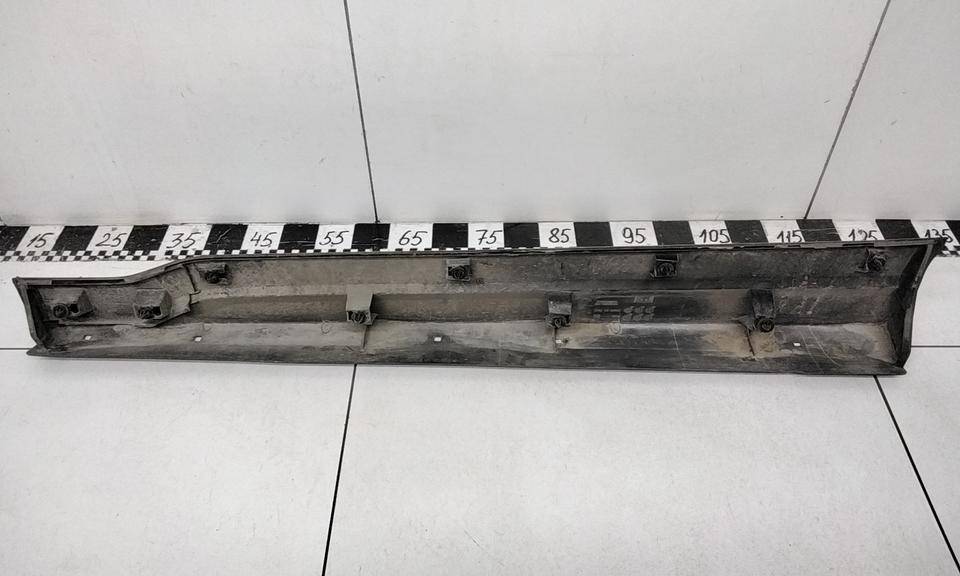 Накладка двери передней правой