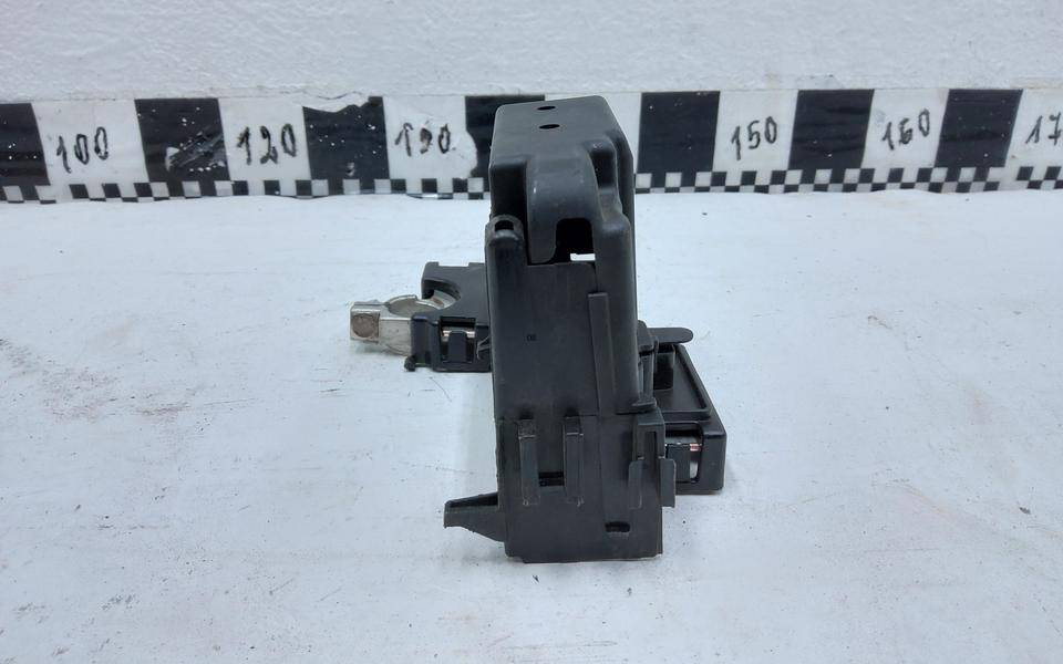 Клемма аккумулятора +