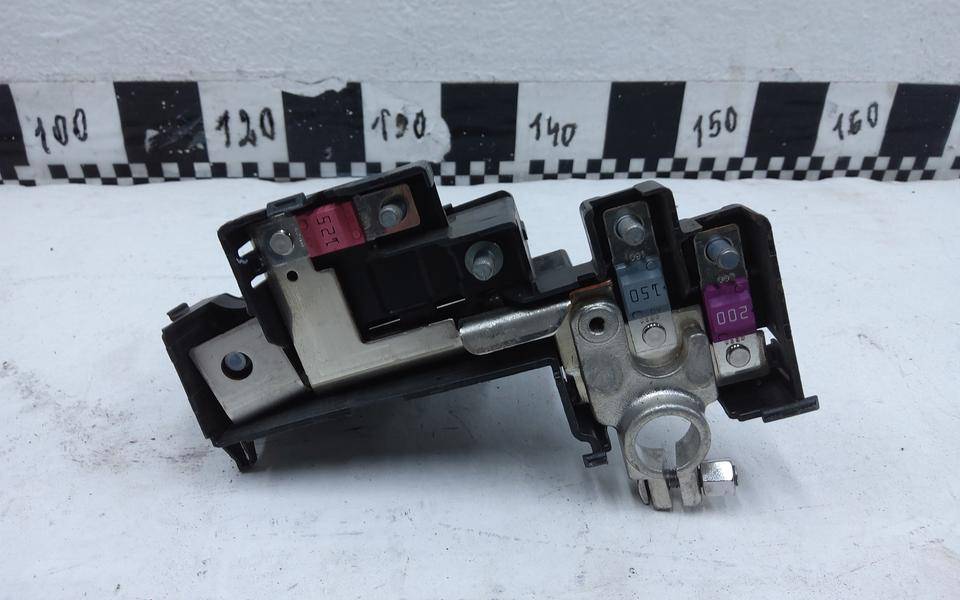 Клемма аккумулятора +