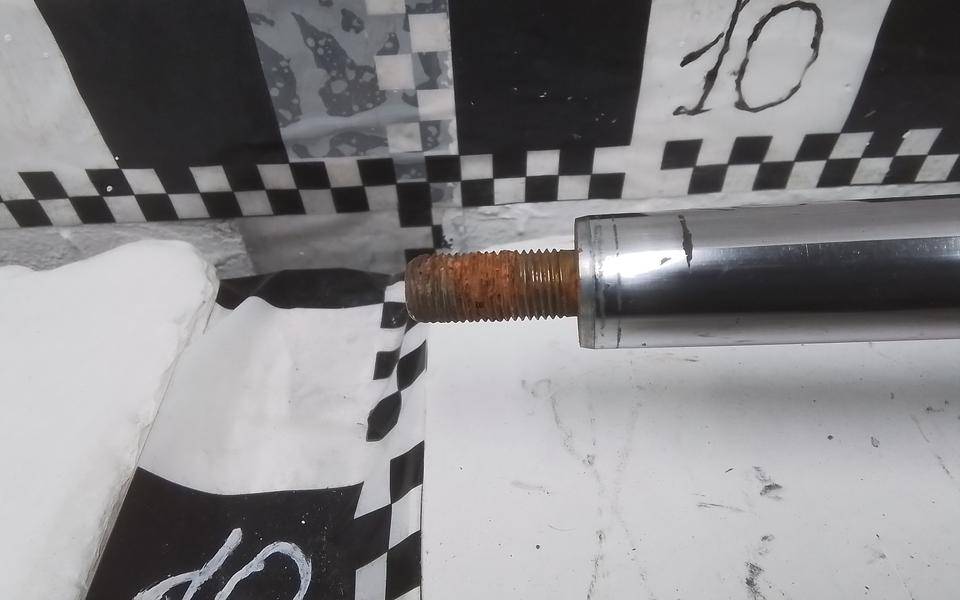 Амортизатор передний правый