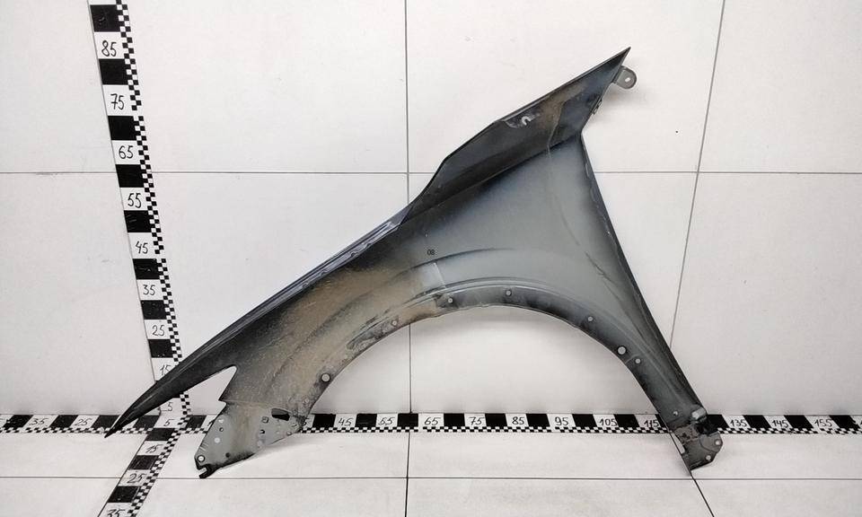 Крыло переднее правое