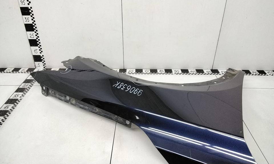 Крыло переднее правое