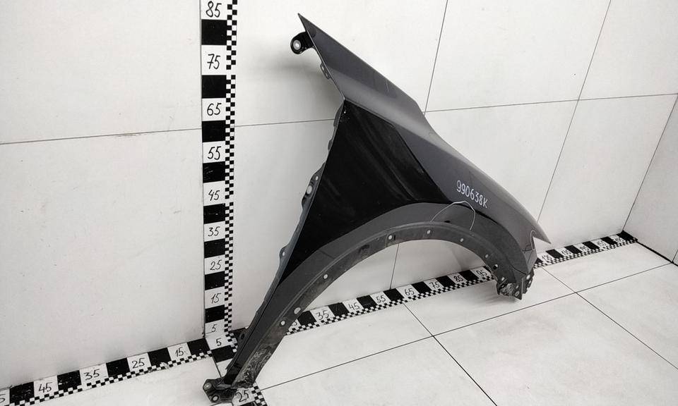 Крыло переднее правое