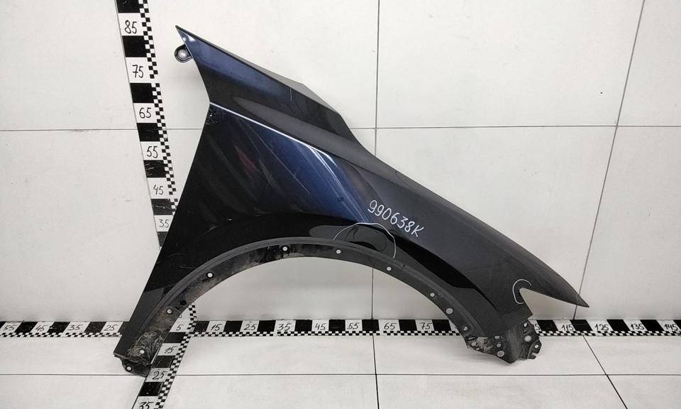 Крыло переднее правое