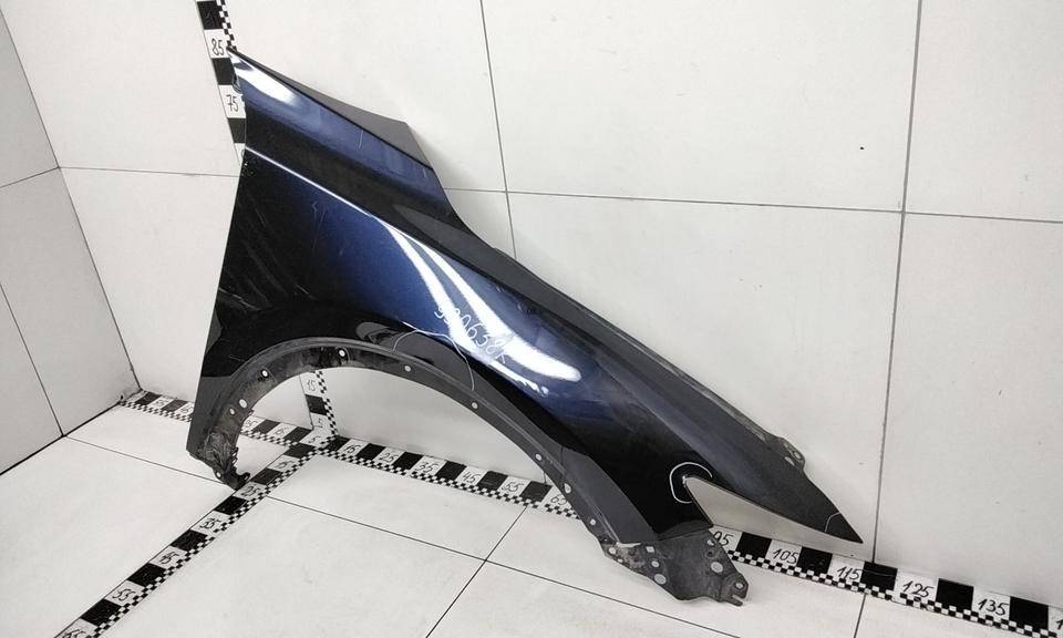 Крыло переднее правое