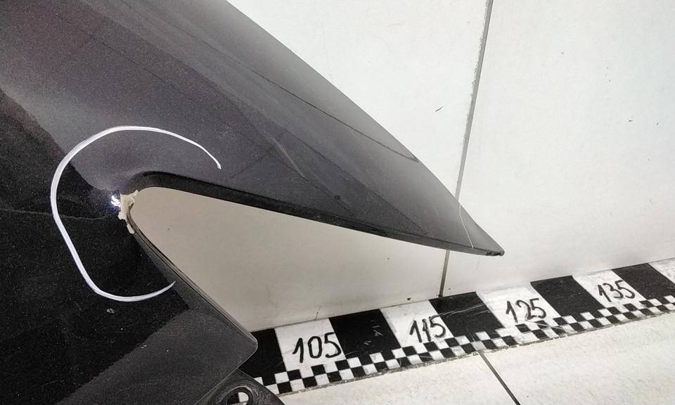 Крыло переднее правое