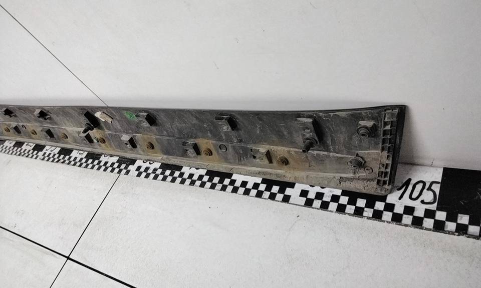 Накладка двери передней левой