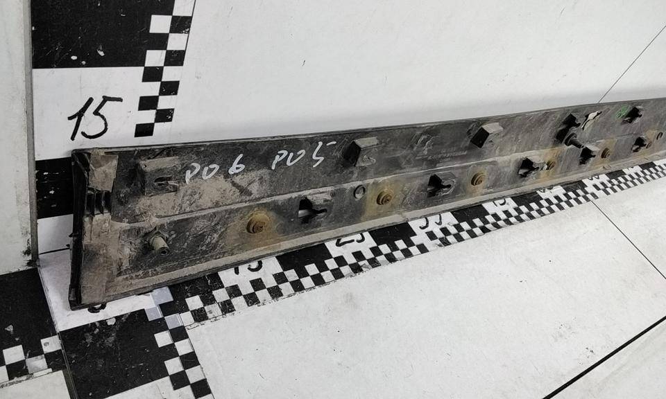 Накладка двери передней левой