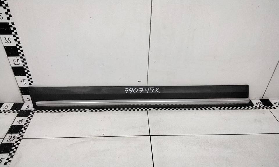 Накладка двери передней левой