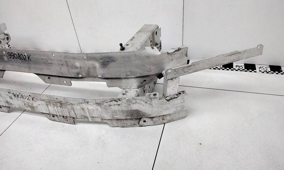 Усилитель переднего бампера