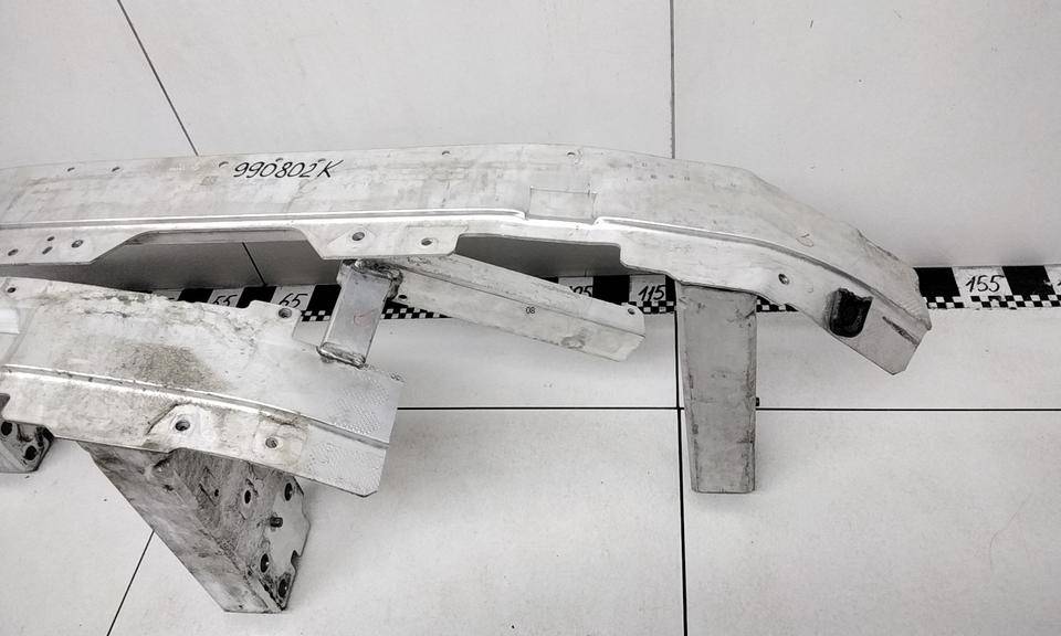 Усилитель переднего бампера