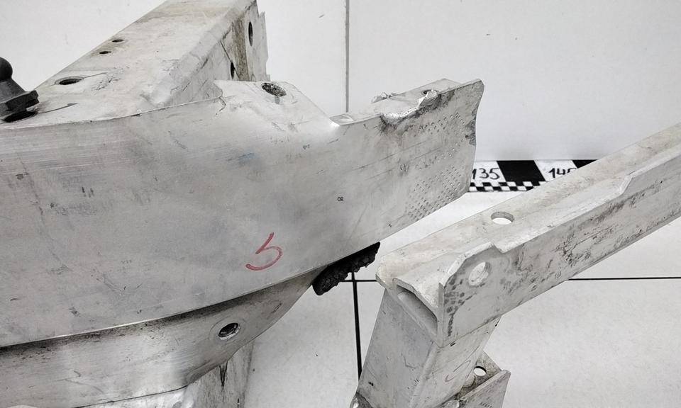 Усилитель переднего бампера