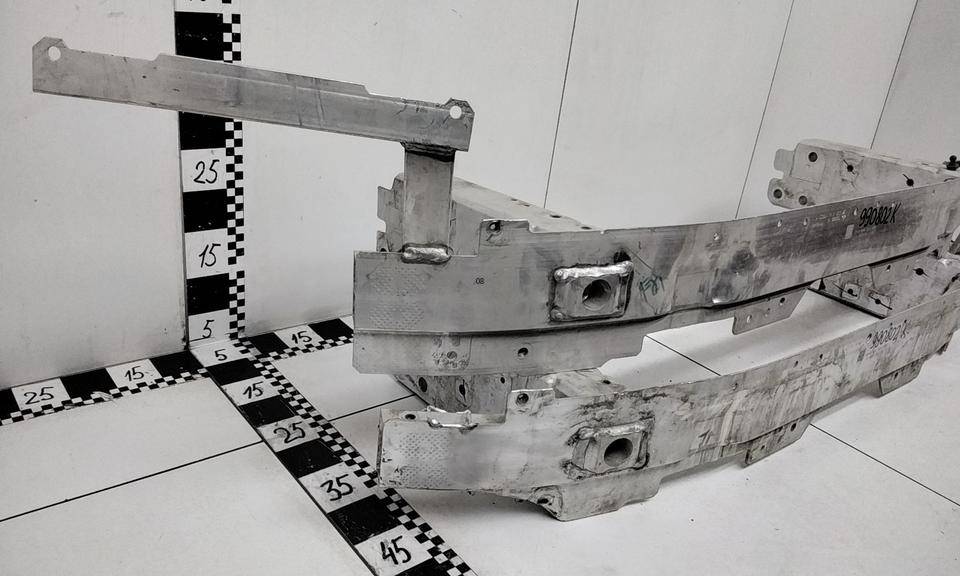 Усилитель переднего бампера