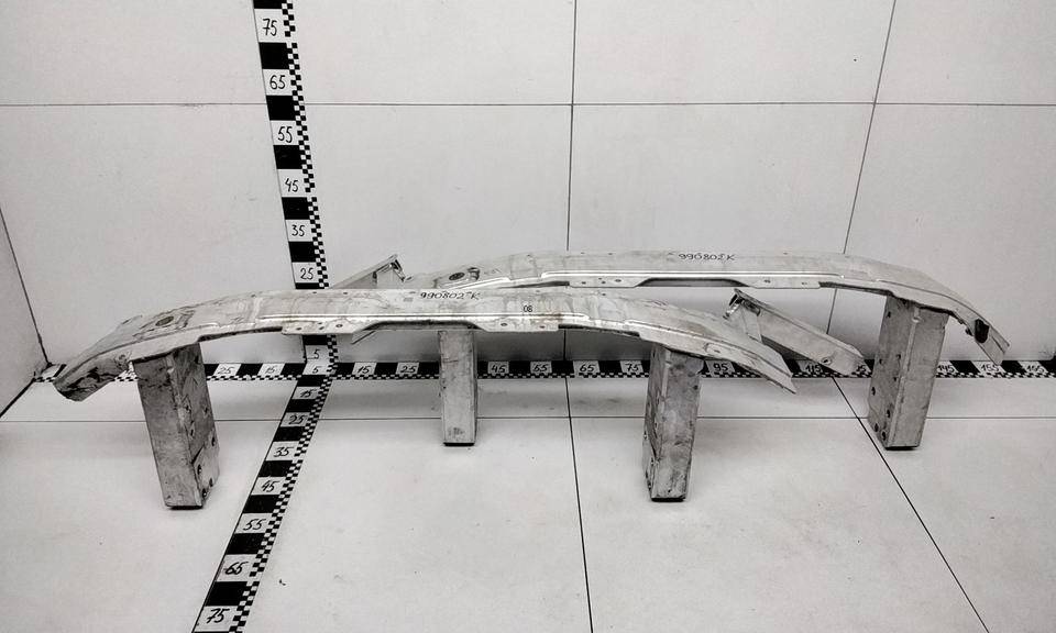 Усилитель переднего бампера