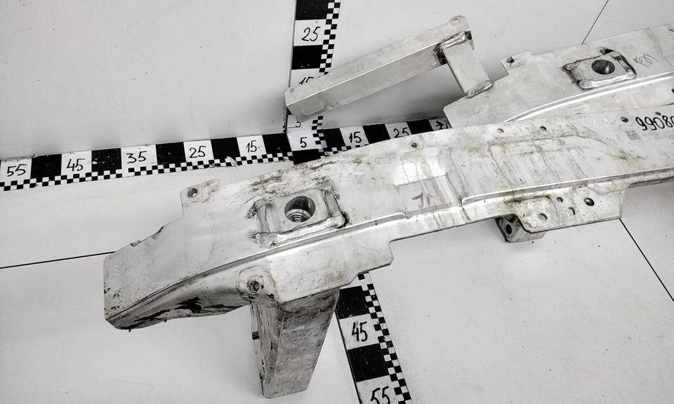 Усилитель переднего бампера