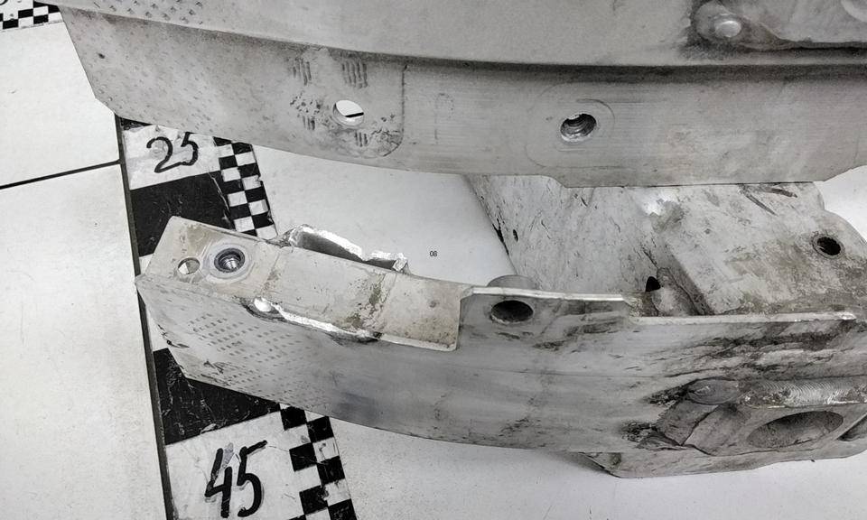 Усилитель переднего бампера