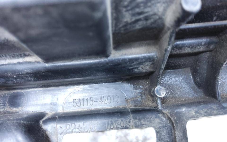 Кронштейн решетки радиатора