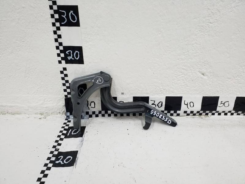 Петля капота правая