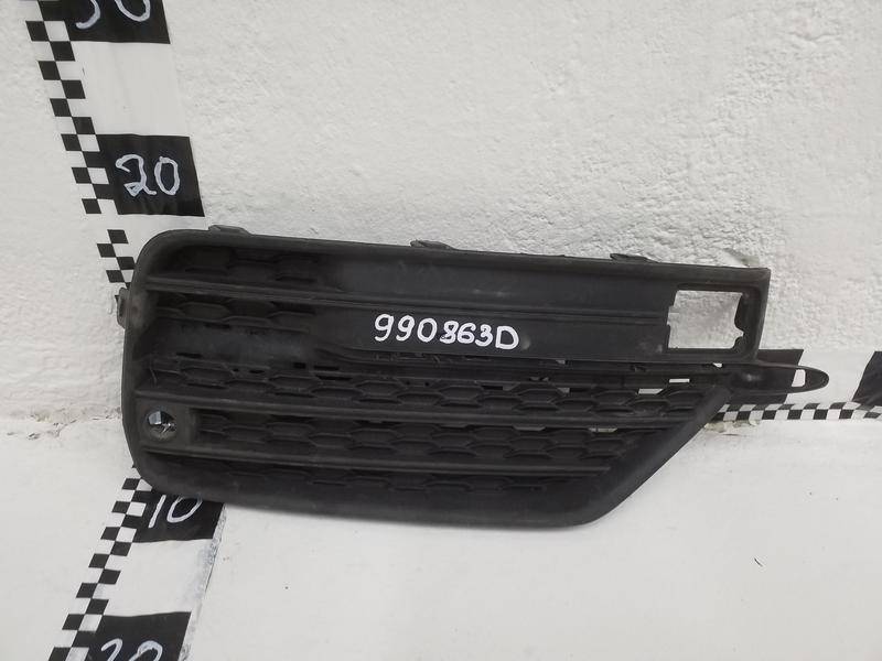 Заглушка бампера правая