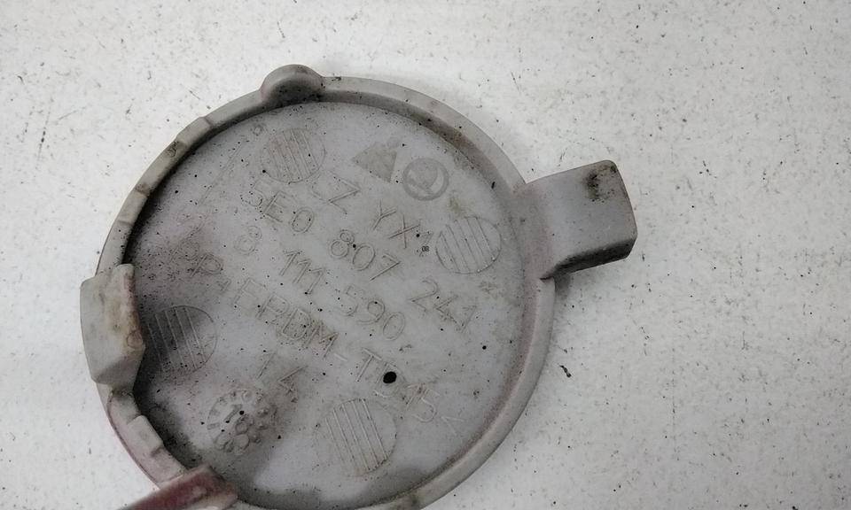 Заглушка буксировочного крюка