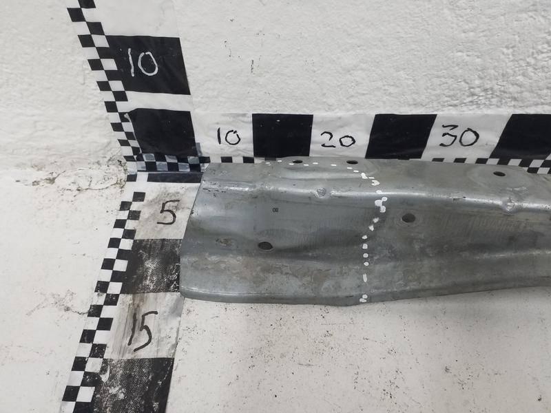 Усилитель переднего бампера