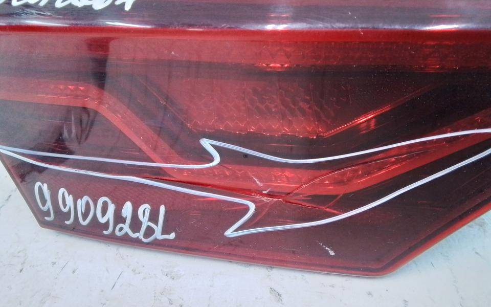 Фонарь задний внутренний левый