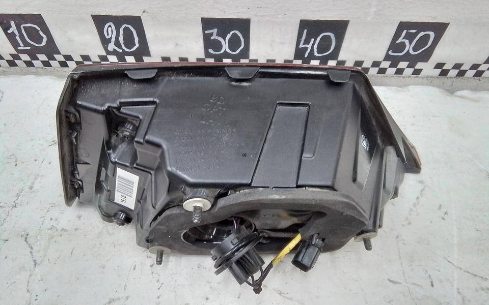 Фонарь задний внутренний левый