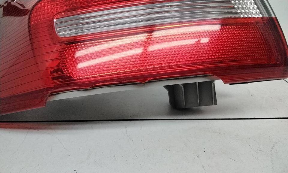 Фонарь задний наружный левый