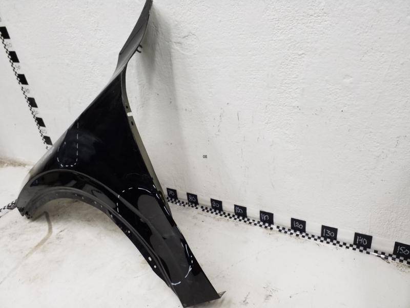 Крыло переднее левое