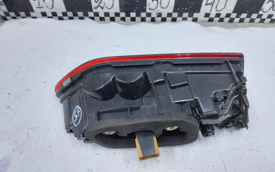 Фонарь задний внутренний правый