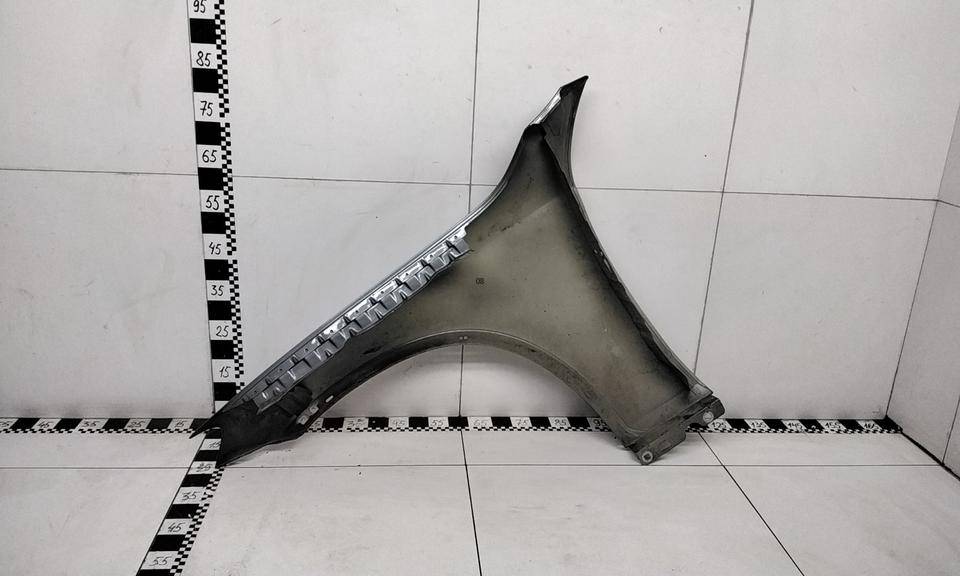 Крыло переднее правое