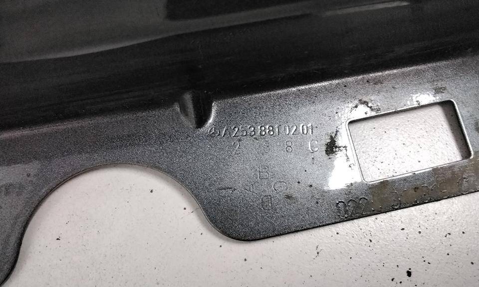 Крыло переднее правое