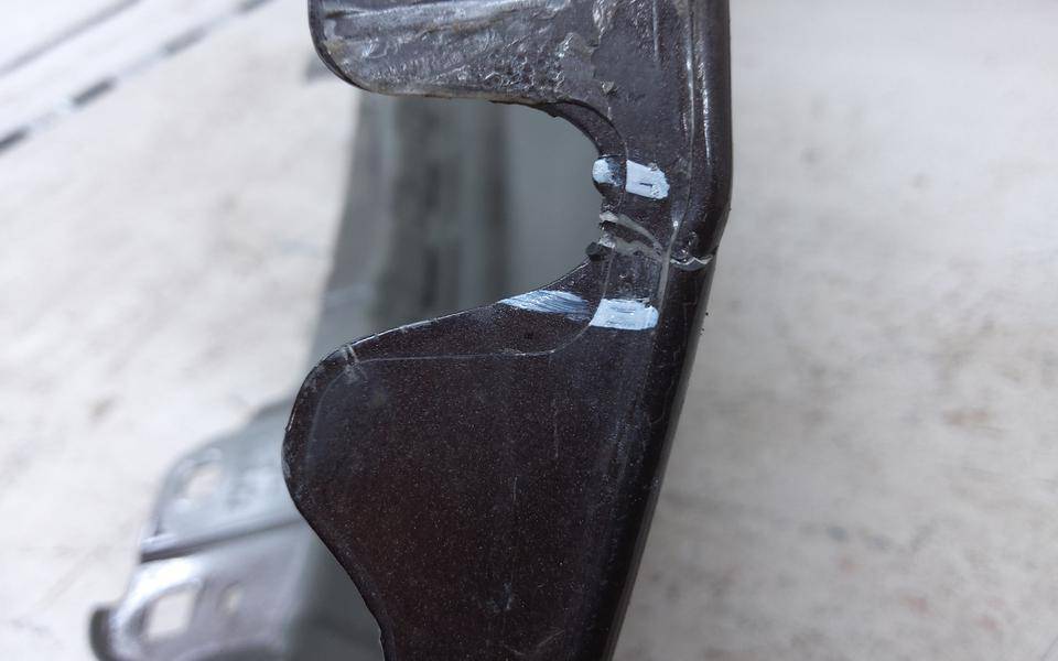 Крыло переднее правое